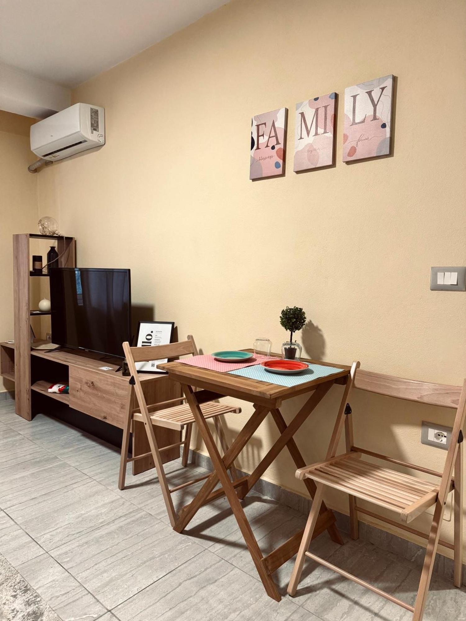 Urban Apartment In Blloku Tirana Esterno foto