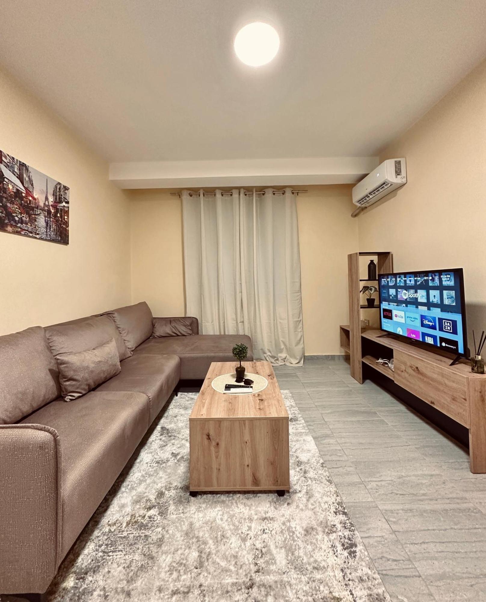 Urban Apartment In Blloku Tirana Esterno foto