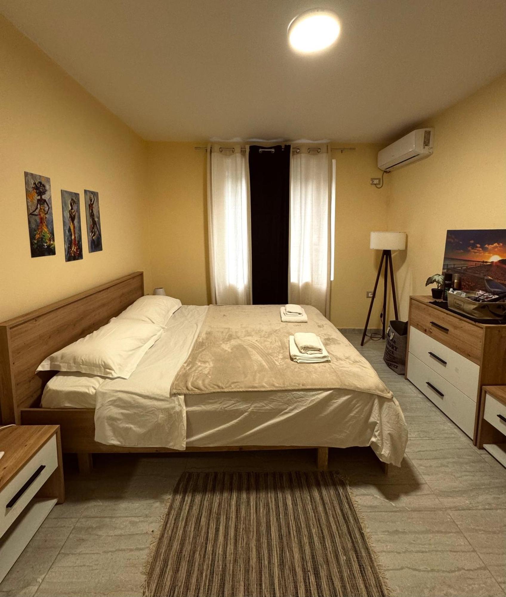 Urban Apartment In Blloku Tirana Esterno foto